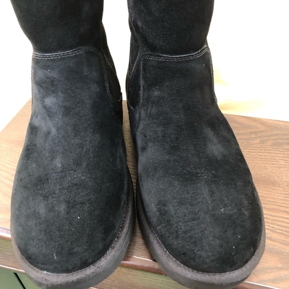 UGG BOOTS….. size 9….black color - Picture 12 of 12